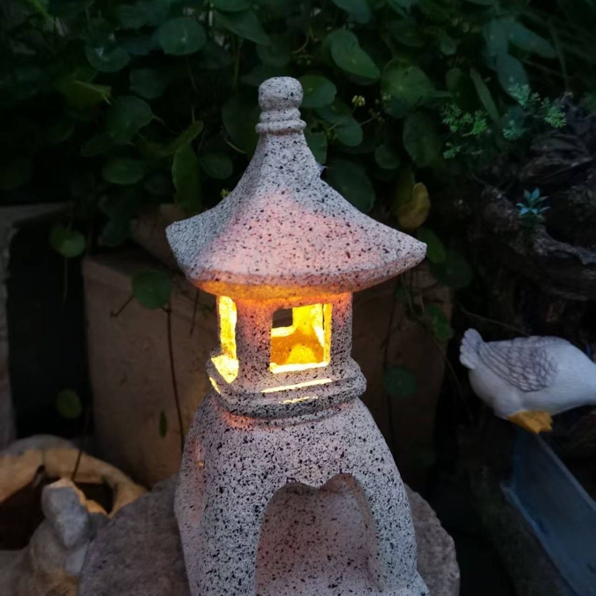 Japanese Lighting Decor - مصباح حديقة شمسي على شكل باغودا،