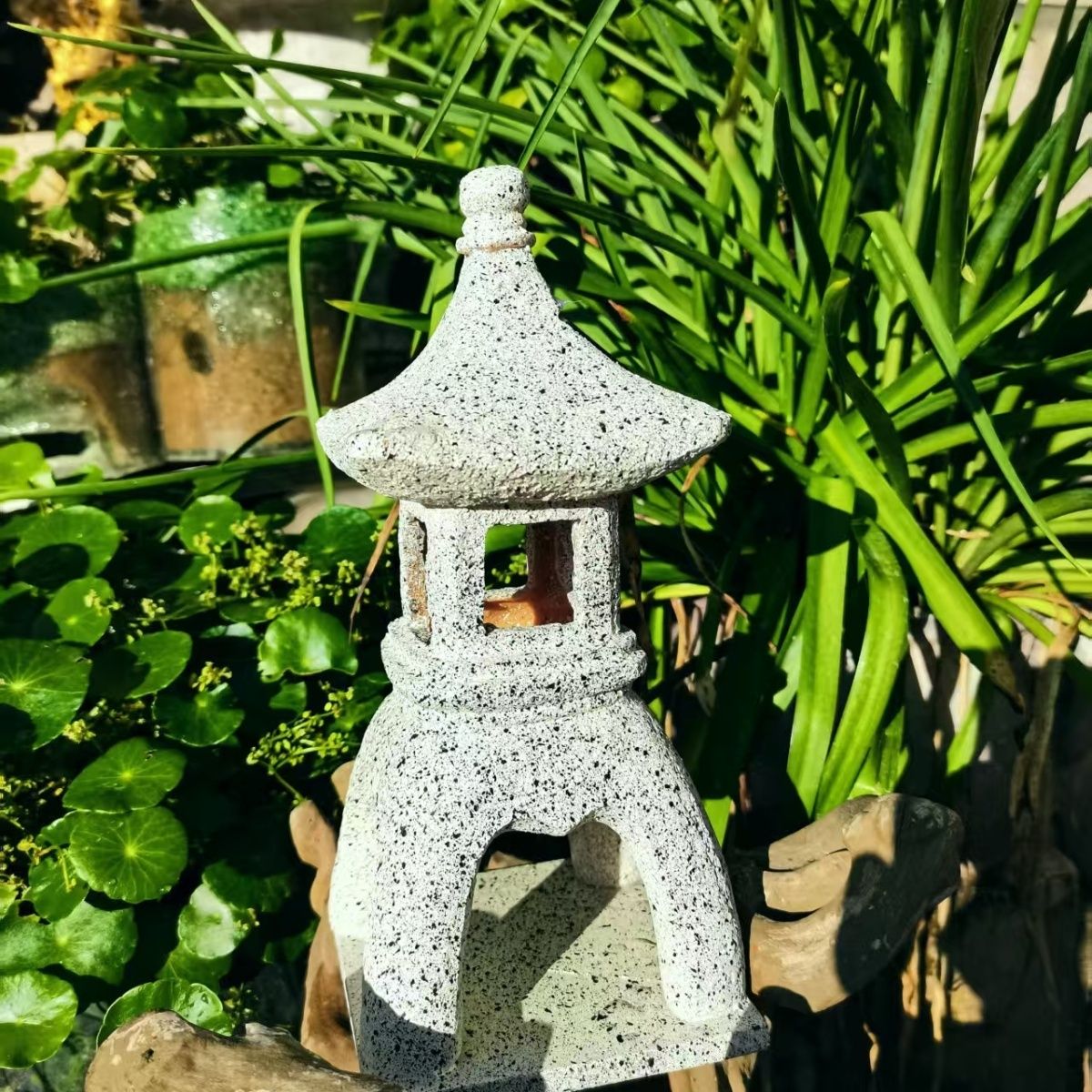 مصباح حديقة شمسي على شكل باغود - مراجعة Japanese Lighting Decor وسعره